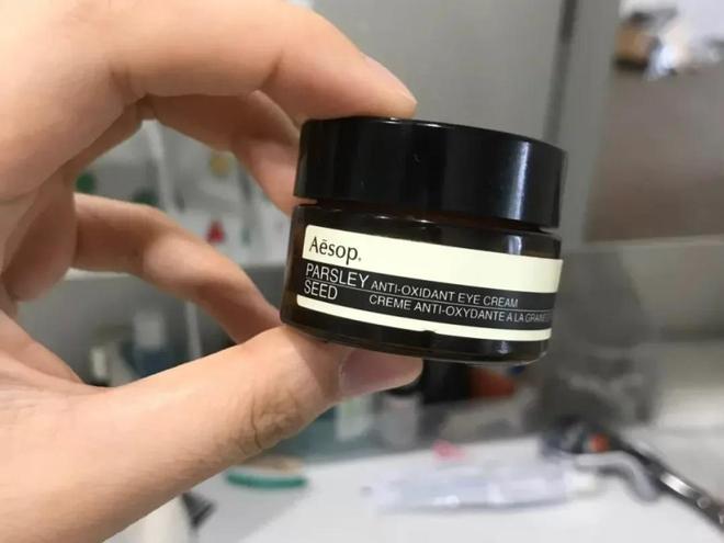 ？十强眼霜排行榜单去皱公认好用的凯发入口去皱眼霜哪个牌子比较好(图2)